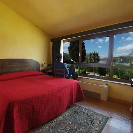 La Penisola 3* Baschi