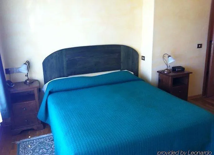 皮尼索拉酒店 酒店